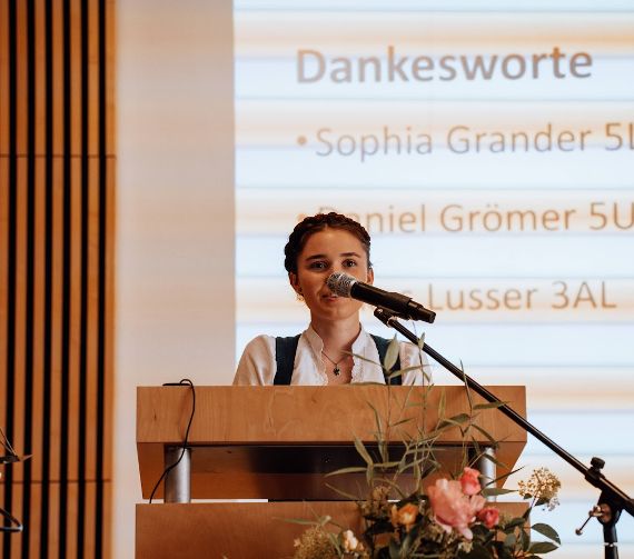 Mädchen bei Maturafeier