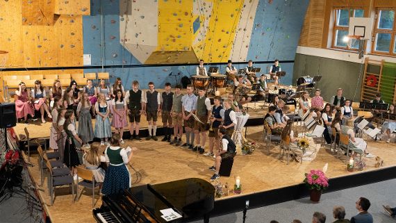 Chor und Musik beim Ursprunger Frühlingskonzert